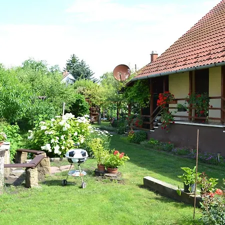 Case de vacanță Szabo Nyaralo Gárdony